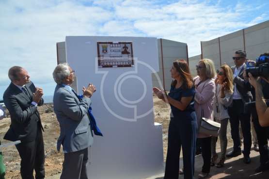 Descubrimiento de la placa de la calle que lleva el nombre de Sebastián Grisaleña (Foto TA)